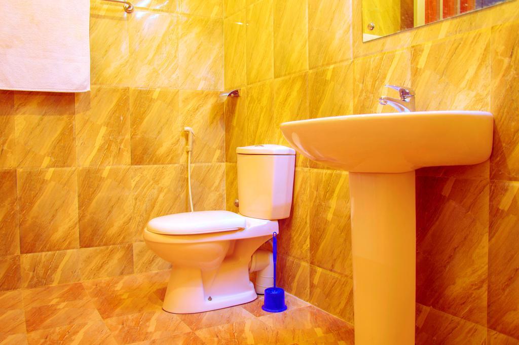 Saffron Guest Inn Полонарува Екстериор снимка