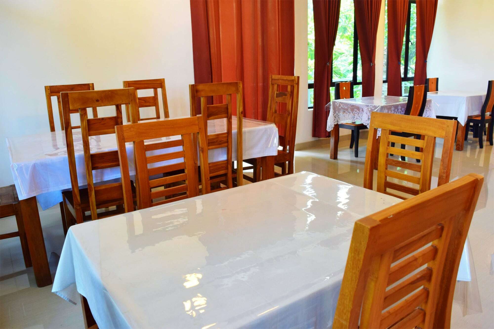 Saffron Guest Inn Полонарува Екстериор снимка